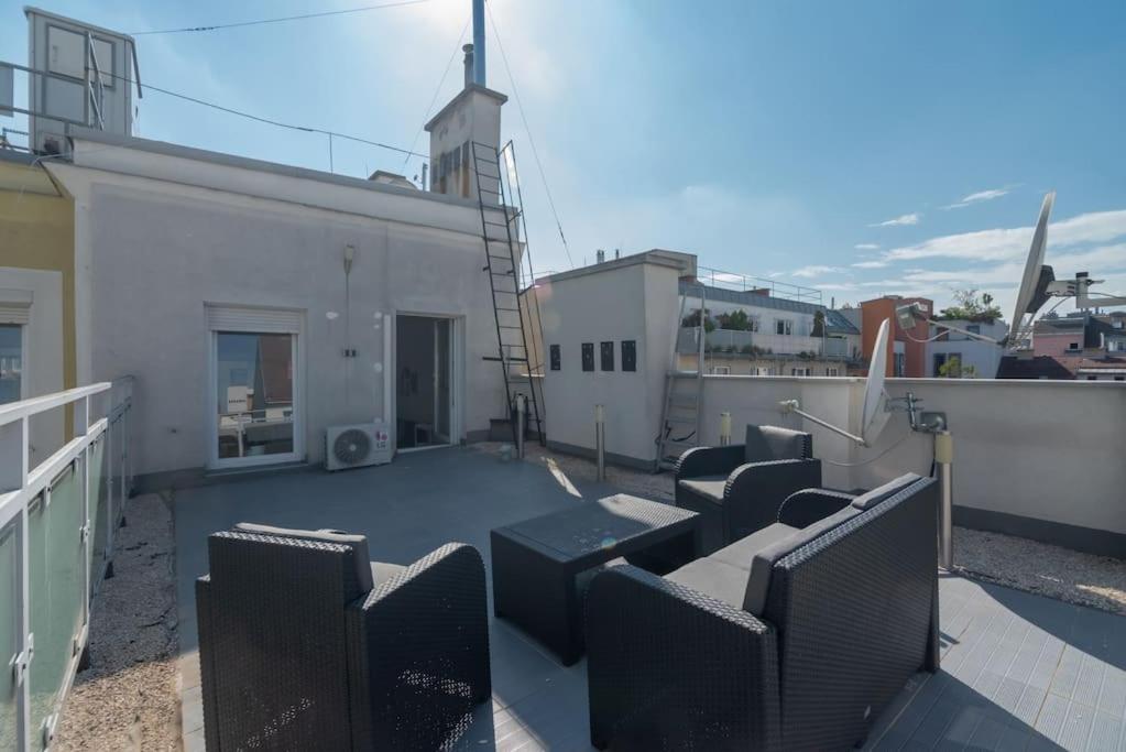 Apartamento Grosse Terrasse, Klimaanlage Und U-Bahn Naehe Viena Exterior foto