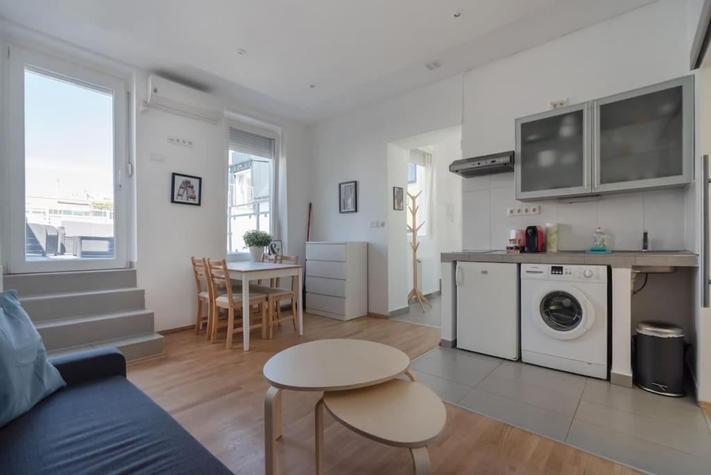 Apartamento Grosse Terrasse, Klimaanlage Und U-Bahn Naehe Viena Exterior foto