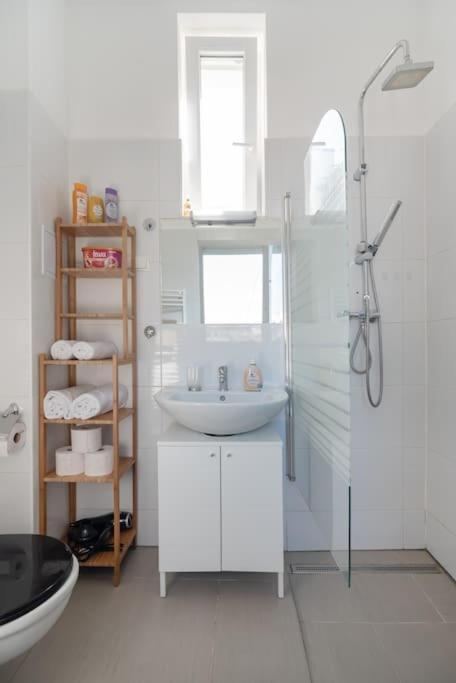 Apartamento Grosse Terrasse, Klimaanlage Und U-Bahn Naehe Viena Exterior foto