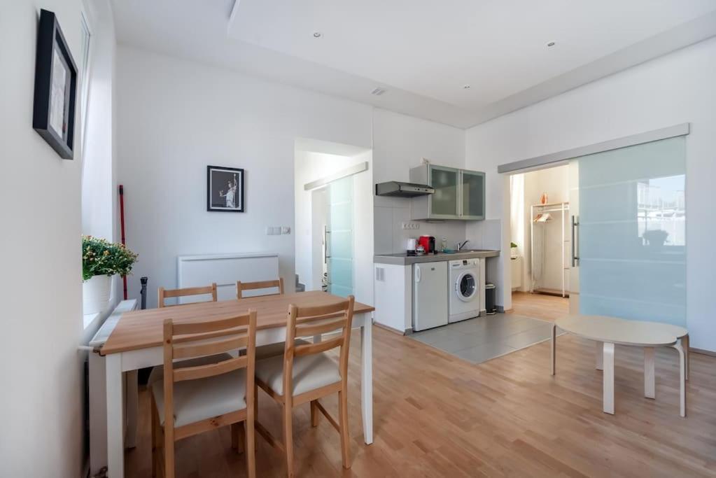 Apartamento Grosse Terrasse, Klimaanlage Und U-Bahn Naehe Viena Exterior foto