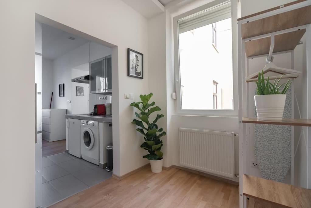 Apartamento Grosse Terrasse, Klimaanlage Und U-Bahn Naehe Viena Exterior foto