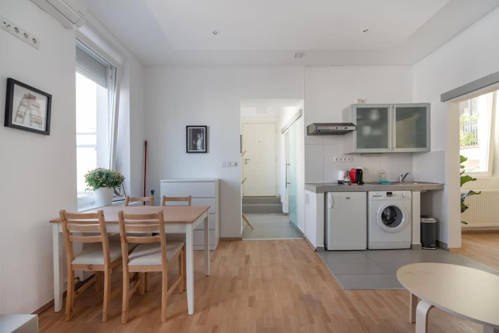 Apartamento Grosse Terrasse, Klimaanlage Und U-Bahn Naehe Viena Exterior foto