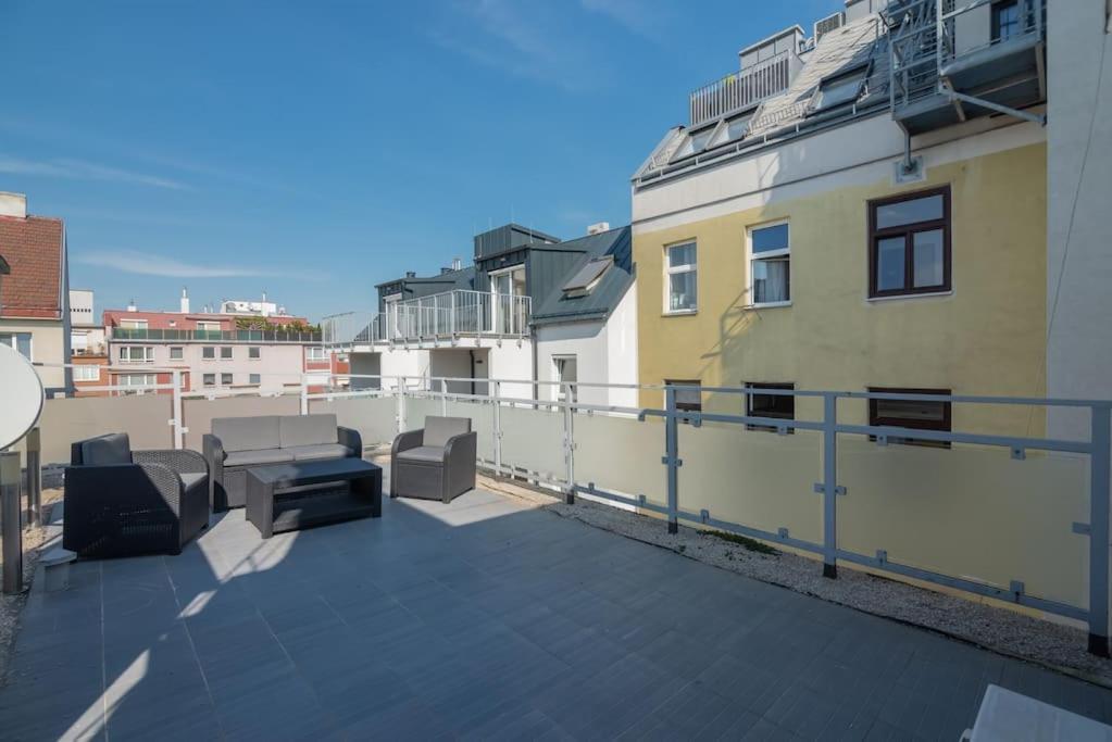 Apartamento Grosse Terrasse, Klimaanlage Und U-Bahn Naehe Viena Exterior foto